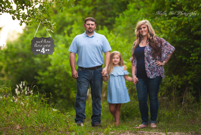 Pregnancy reveal family outdoor images